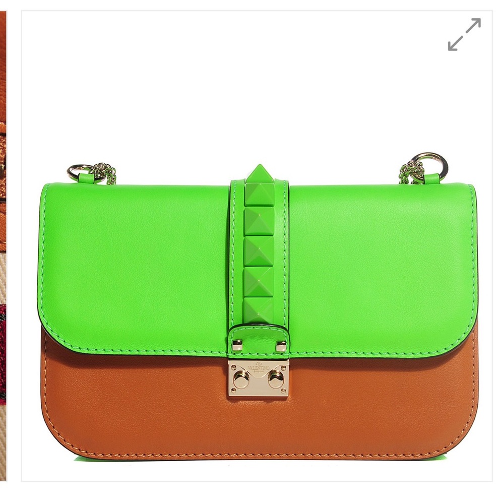 VALENTINOVitello Medium Glam Lock Rockstud Flap